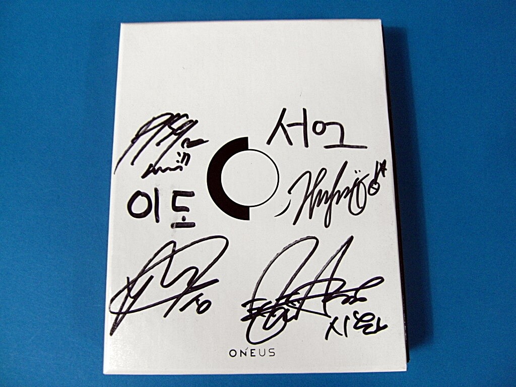 oneus サイン CD アルバム ONEUS - FLY WITH US AUTOGRAPHED PROMO SIGNED CD | eBay
