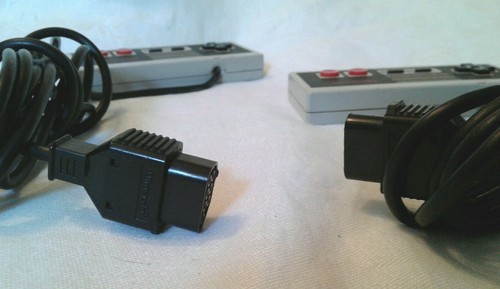 Vintage Set of 2 Nintendo NES Controllers - Work - Picture 3 of 5