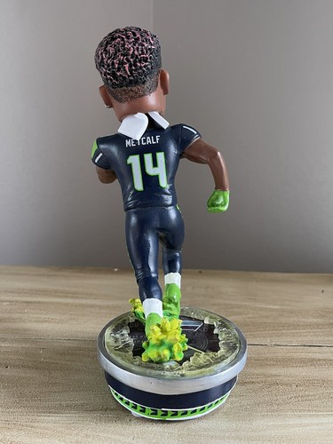 DK METCALF Seattle Seahawks Bobblehead NFL “Speed Chase” #/360 NIB! - Picture 6 of 11
