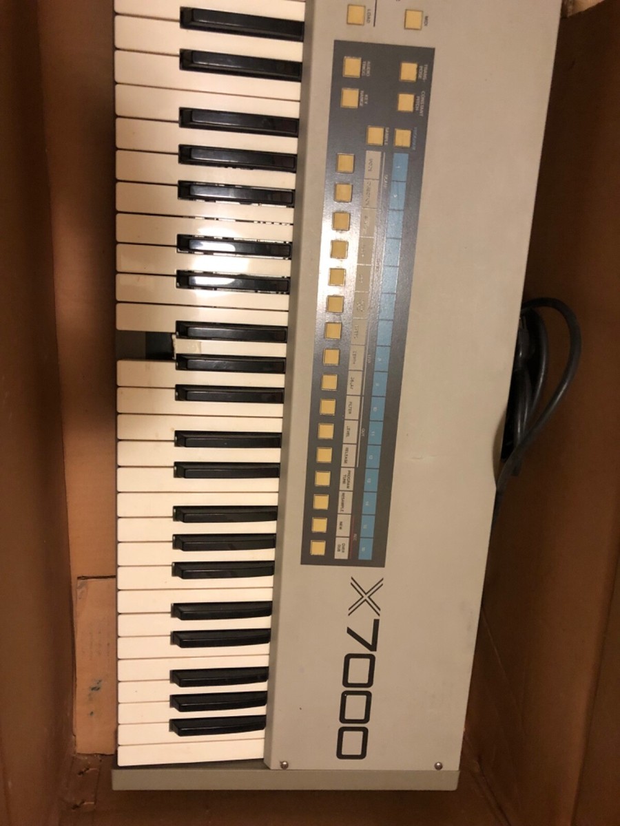 M5987 AKAI X7000 サンプリングキーボード M5987 AKAI X7000 サンプリングキーボード - メルカリ