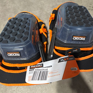 RIDGID XLT Hardshell Knee Pads One Size Black/Orange Adjustable Fit Pair