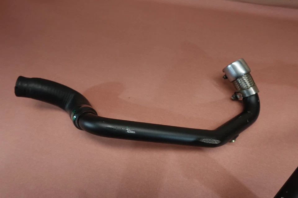 2005-2006 Harley Davidson VRSCSE V-Rod Radiator Hoses and Neck Cap - Image 4 of 4