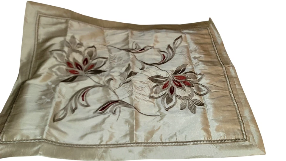 MARTHA STEWART COLLECTION DREAMTIME SET DE DOS FARSA ESTÁNDAR DE LUJO FLORAL Foto 2 de 4