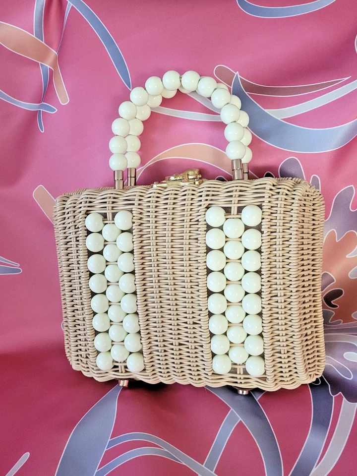 Cartera de mimbre dorada para niñas estilo vintage Sophia Petrillo bolso de ratán con cuentas Foto 2 de 4