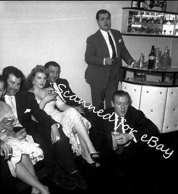SHIRLEY BURNISTON & MICHAEL PERTWEE AUF PARTY GLAMOUR - 1 NEGATIV 50er Jahre