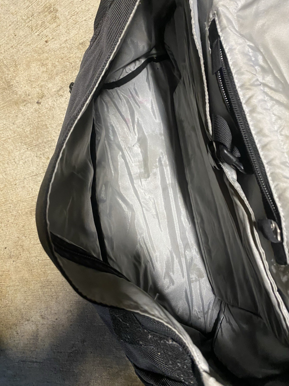 Patagonia Padded Nylon Messenger Bag Black Fits 15 in Laptop Solid Shoulder thumbnail 4