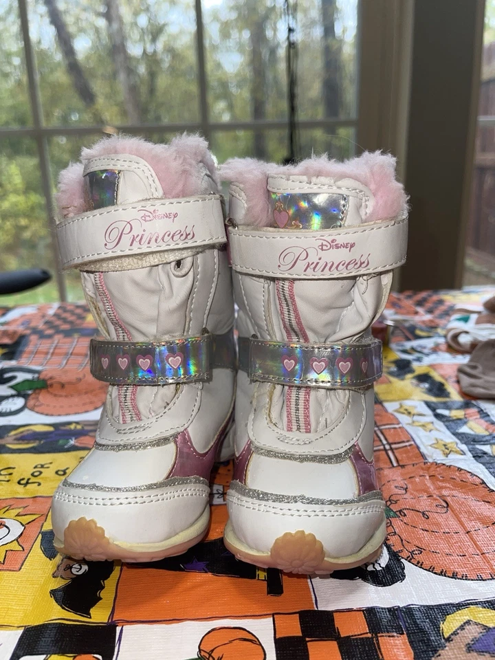 Botas de nieve vintage Y2K niño pequeño talla 5 princesa Disney 2010 Foto 2 de 4