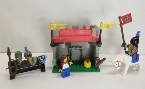 Lego Vintage LL Castle Lion Knights #6041-Armor Shop w/minifigs-no manual (1986)