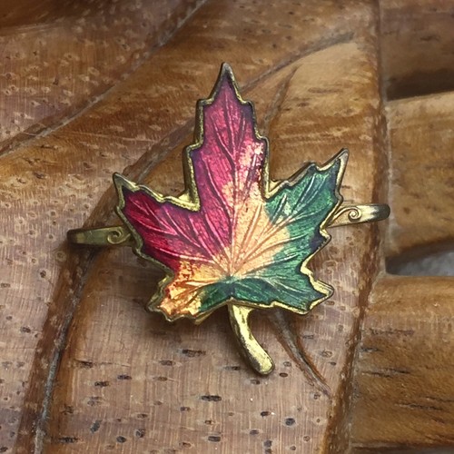Vintage Canadian Maple Leaf Antique Bar Pin 30s Tiny Gold Guilloche Enamel Fall