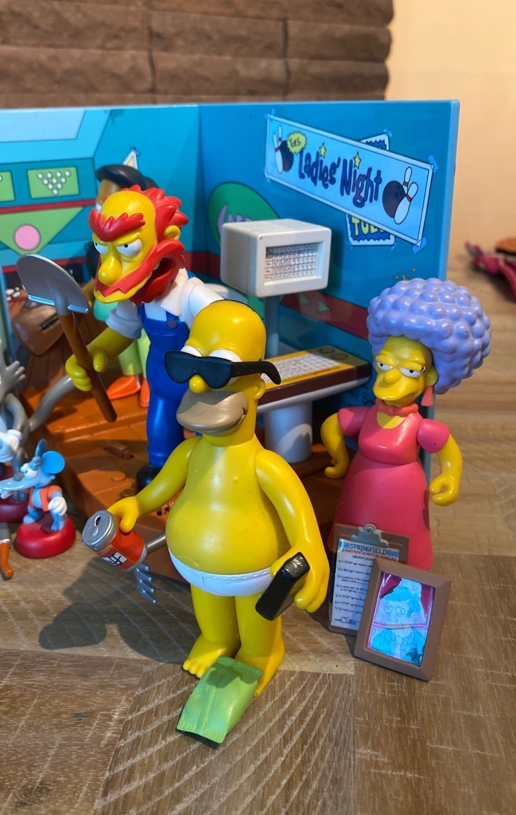 the simpsons World Of Springfield series 4 playsets & playmates Figures