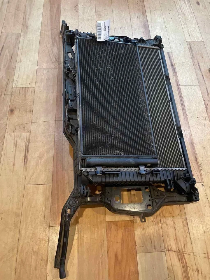 Soporte de núcleo de radiador Audi A4 2009-2016 con condensador de radiador y ventilador OEM Foto 2 de 4