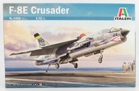 Statisches Modell Italeri Crusader F-8E MilitÄRflugzeug 1955 Modellbau 1/72