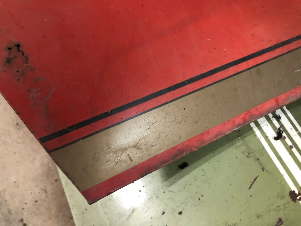 71 72 73 74 AMC JAVELIN Puerta Izquierda Cáscara Oxidada Roja con Rayas Doradas Colgador de Pared Foto 3 de 4