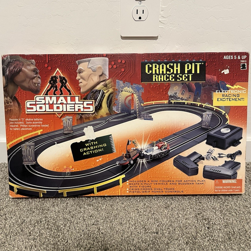 Kenner Small Soldiers Crash Pit Race Set Slot Car Track w/ Instructions