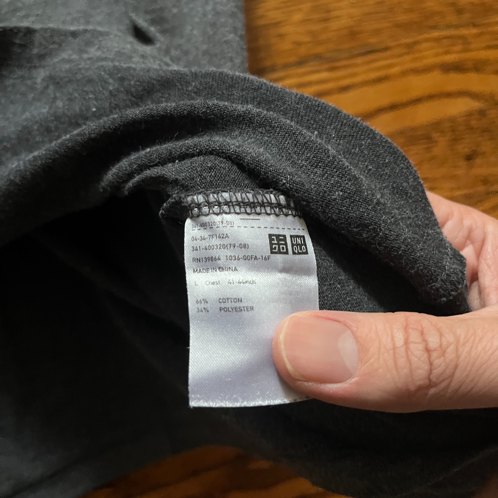 Uniqlo Men's Solid Blank Dark Gray Basic Crew Nec… - image 3