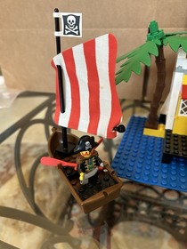 Lego 6267 Pirates / Imperial Soldiers Lagoon Lock-Up w/Manual - 99.9% Complete