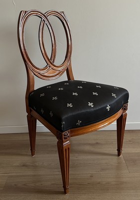 Nussbaum Louis Seize Stuhl von ca. 1790, restauriert, neu gepolstert 