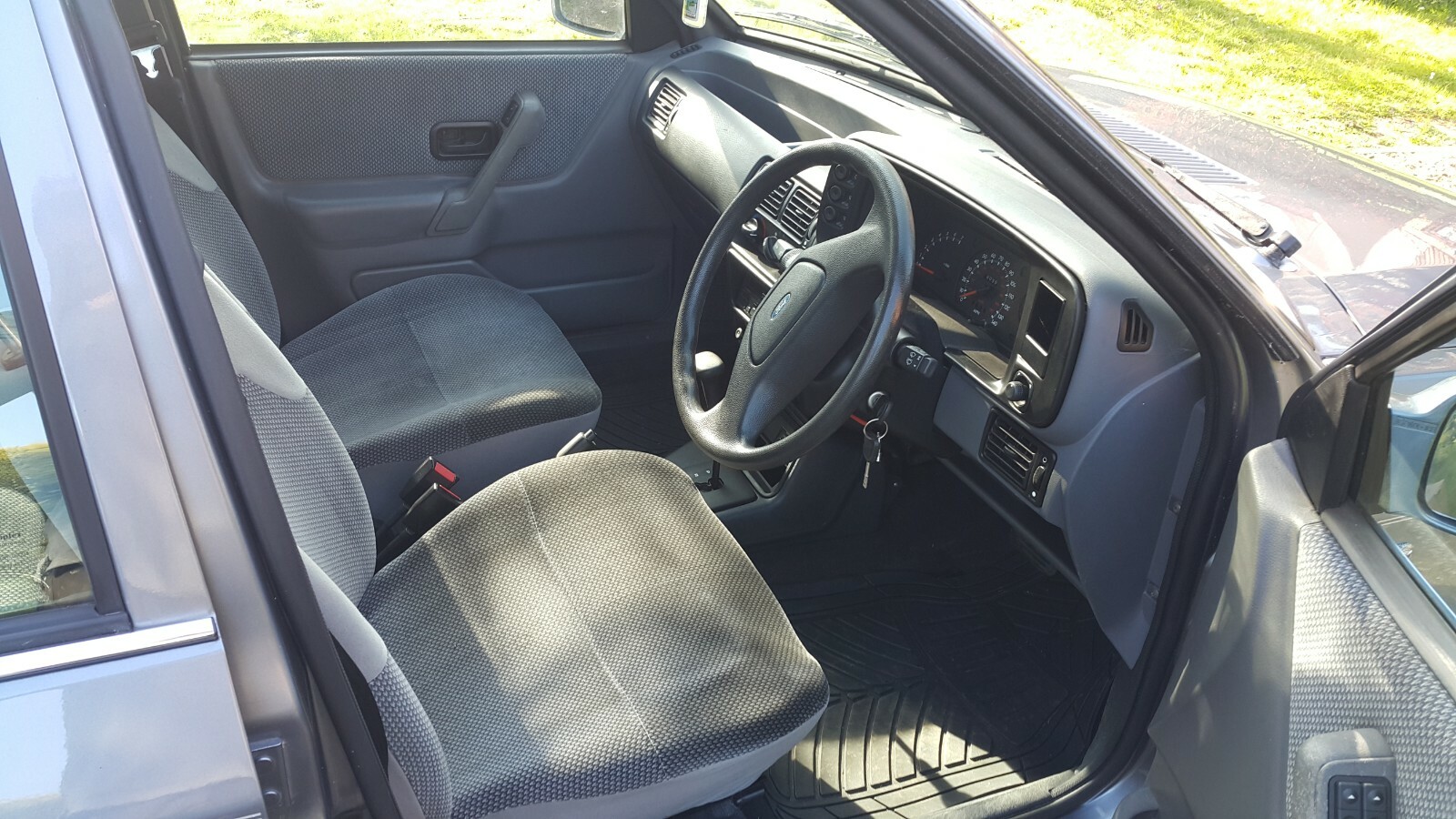 Image 5 - ford escort 1.6 ghia auto mk4 1989 classic