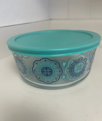 Vintage Pyrex 7” Bowl With Lid MCM Turquoise &Blue No Cracks Or Chips On Bowl