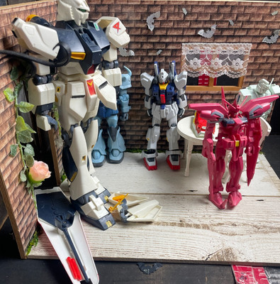 Lot of 5 Built Gundam Models  - Universal Century (UC) Era   - 1/100 & 1/144