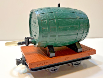 LGB 4047 ''G''  SCALE BARREL/KEG CAR W/SOLID METAL WHEELS & LINK/PIN COUPLERS