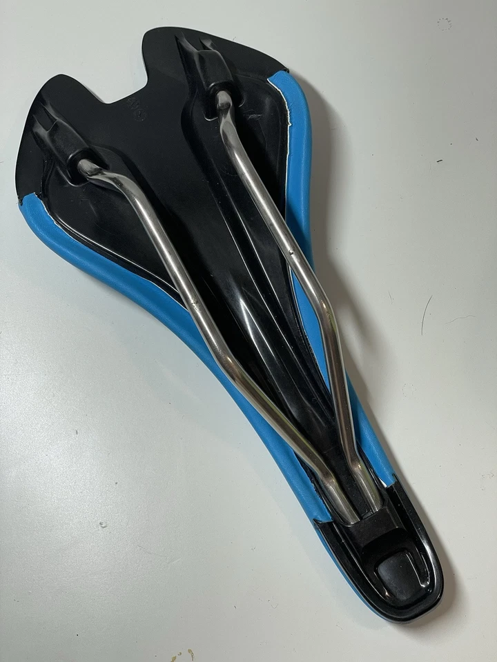 Giant Contact Test Saddle Forward Road Bike Track Bike Fixie Saddle  - Image 4 of 4