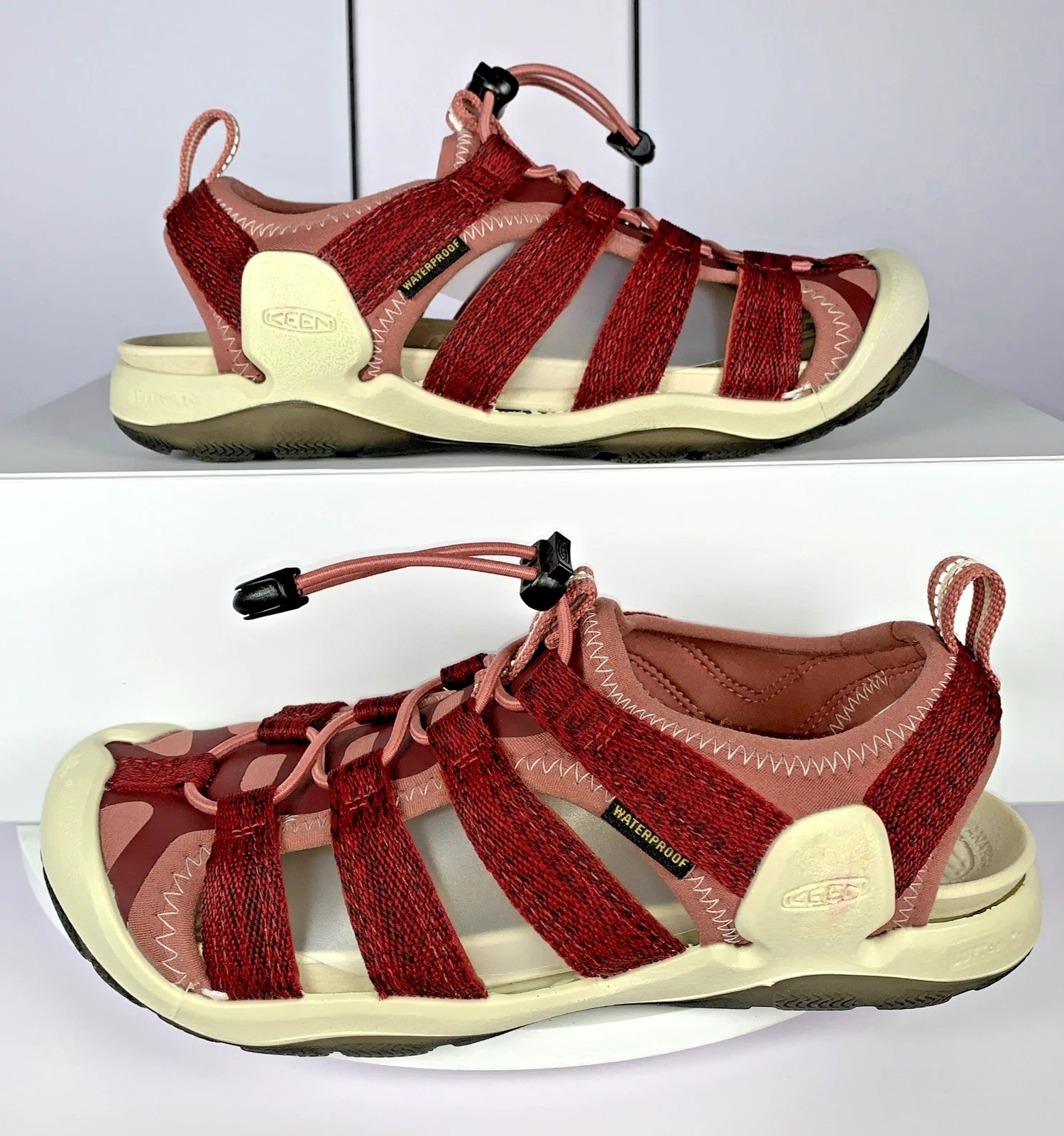 Keen Donna CNX II Sandali Outdoor Rosso Escursionismo Scarpe Sport Acquatici TG 7 NUOVI $140