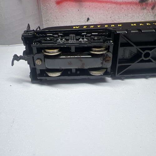 HO Scale AHM Western Maryland BL-2 Diesel Locomotive #82 - Picture 6 of 7