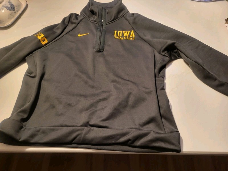 Iowa Nike Therma Fit Sweatshirt Large Womens BIG Track And Field