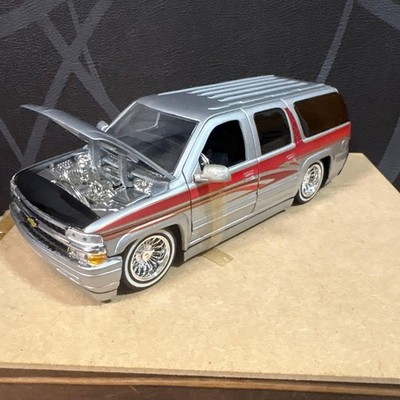 JADA 2000 Chevy Suburban Lowrider Diecast Modell im Maßstab 1:24, gebraucht