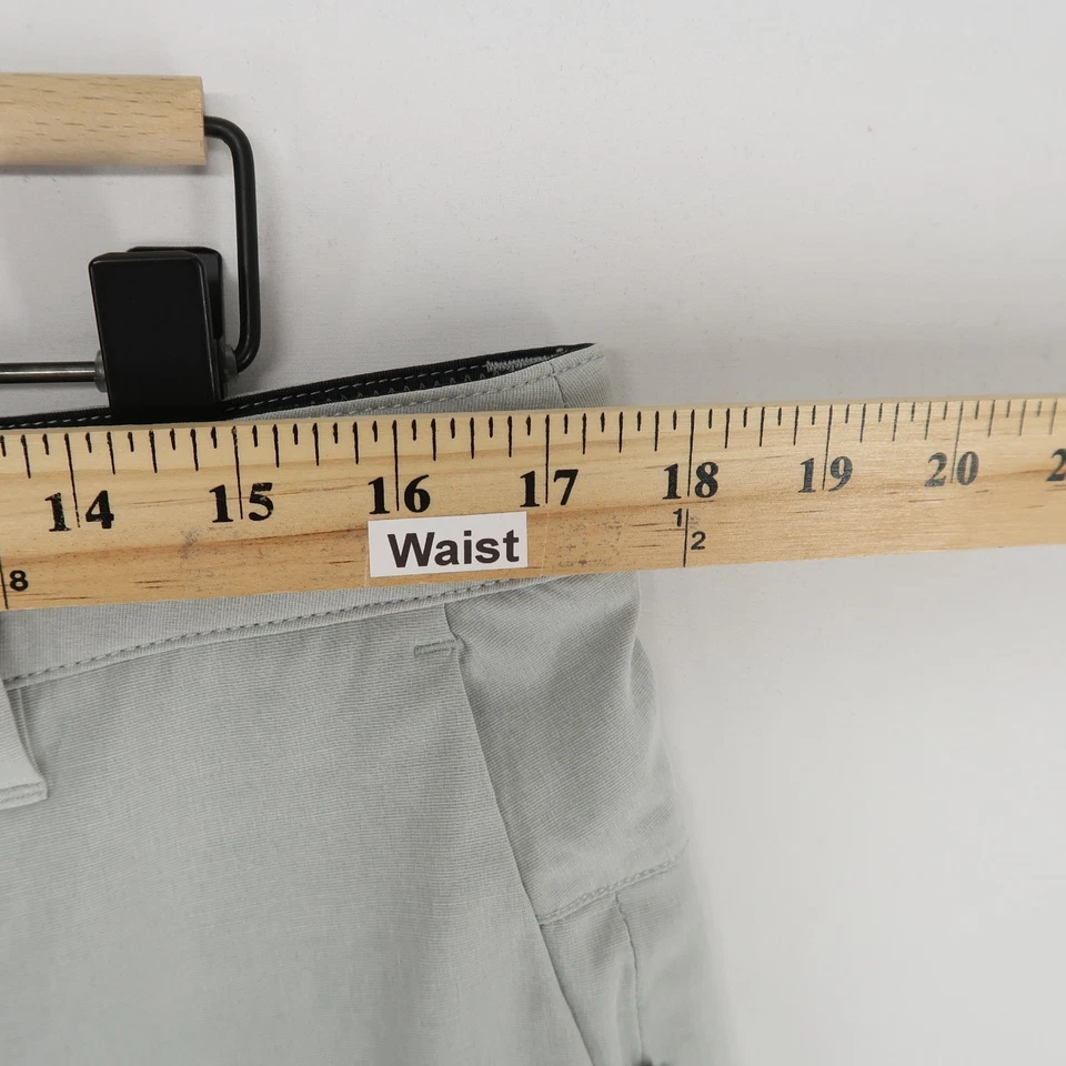 Vuori Aim Shorts Mens 34 Light Gray Athleisure Golf Stretch Casual Performance - Image 3 of 4