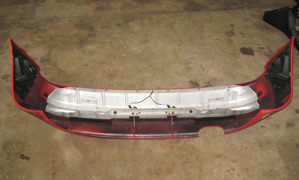 Cubierta de parachoques trasero BMW Z3 roja 1996 1997 1998 Z3 1,9 L Roadster OEM USADA Foto 4 de 4