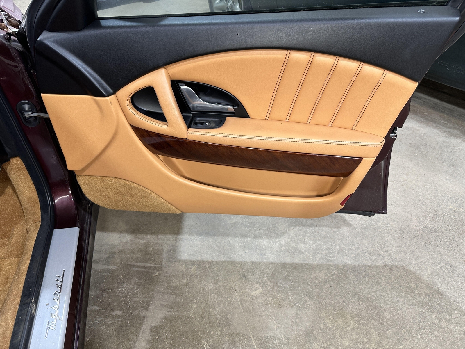 09 MASERATI QUATTROPORT PASSENGER RIGHT FRONT DOOR SHELL ONLY PAINT CODE BPM