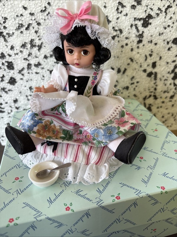 MADAME ALEXANDER DOLL- LITTLE MISS MUFFET- STYLE 13500- ORIGINAL BOX & TAGS