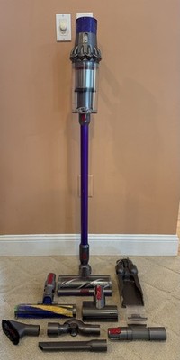 Dyson V10 Animal Cordless Vacuum Cleaner W/Laser Detect Head & Attachments