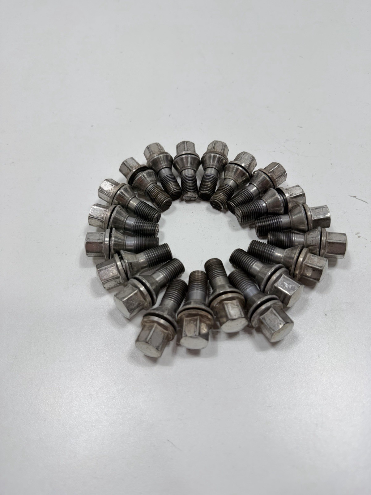 ✅2014-2020 Maserati Ghibli Wheel Lug Nut Bolt Stud Set of 20 670005351 OEM