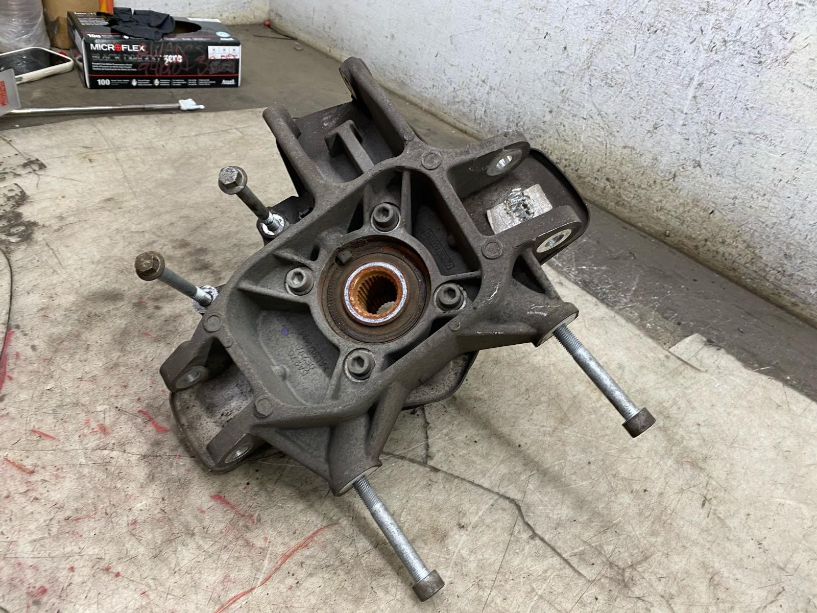 2015 ASTON MARTIN RAPIDE RIGHT REAR SPINDLE KNUCKLE WHEEL BEARING HUB *55K MILES