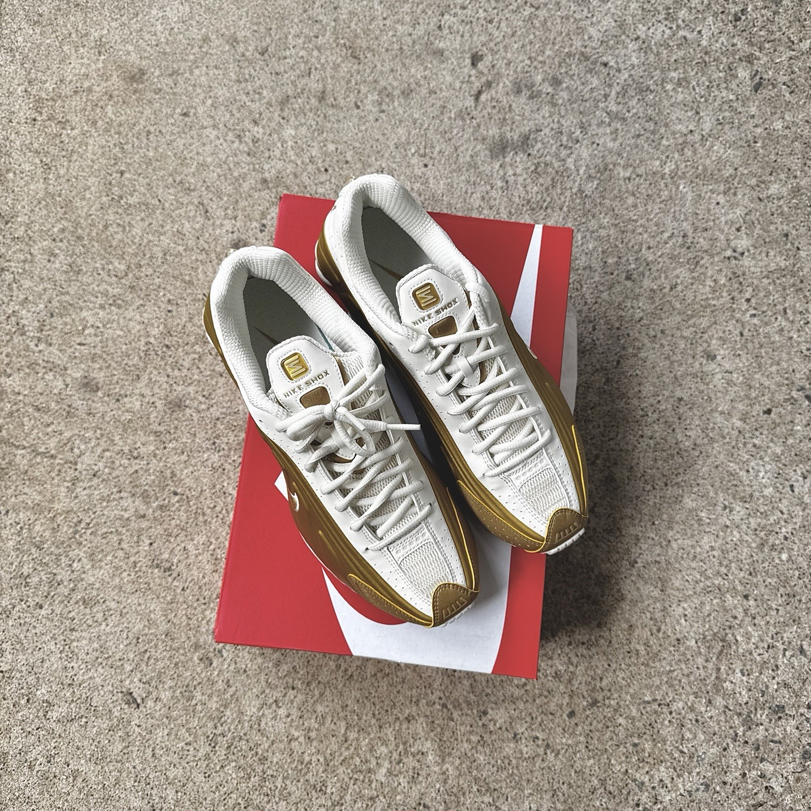 Nike Shox R4 ‘Metallic Gold’ US10W = 8.5M EU42 thumbnail 2