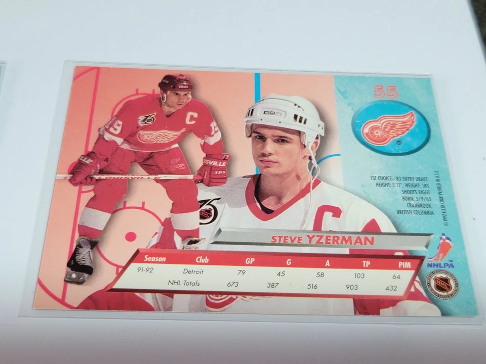 STEVE YZERMAN 1992 Fleer Ultra #55.  DETROIT - Image 2 of 2