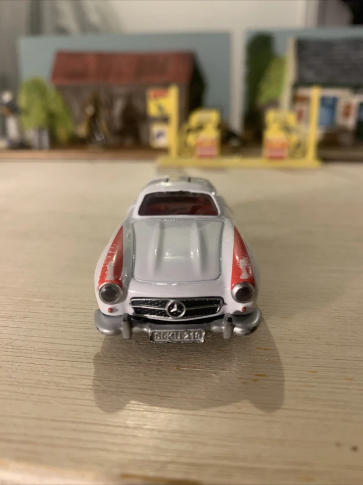 SIKU 1470 MERCEDES-BENZ 300 SL Ala de Gaviota Alada Escala 1:64 Usado Estado Foto 3 de 4