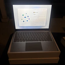 Microsoft Surface Laptop Go 2 i5-1135G7 16GB 256GB 12.4T W11H Platinum VUQ-00007