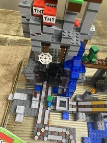LEGO Minecraft: 21118 The Mine 99.9% Complete Mini Fig Missing Sword