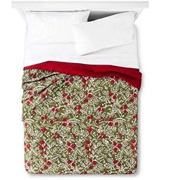 Threshold 100% Cotton Holiday Mistletoe Quilt  |  Full/Queen Size 88" x 92" - Image 2 of 4