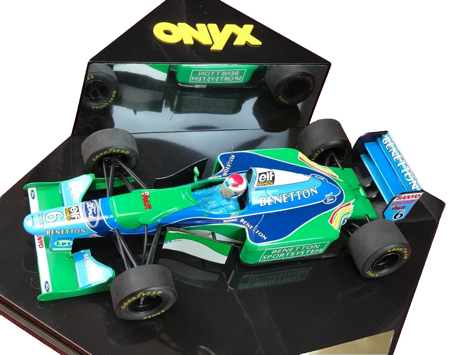 Литые модели и игрушечные транспортные средства Onyx 1:24