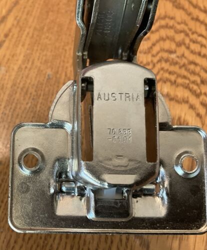 EUC Lot of 2 Blum Cabinet Hinges 70.655-01.01 Without Base Plates - Picture 3 of 4