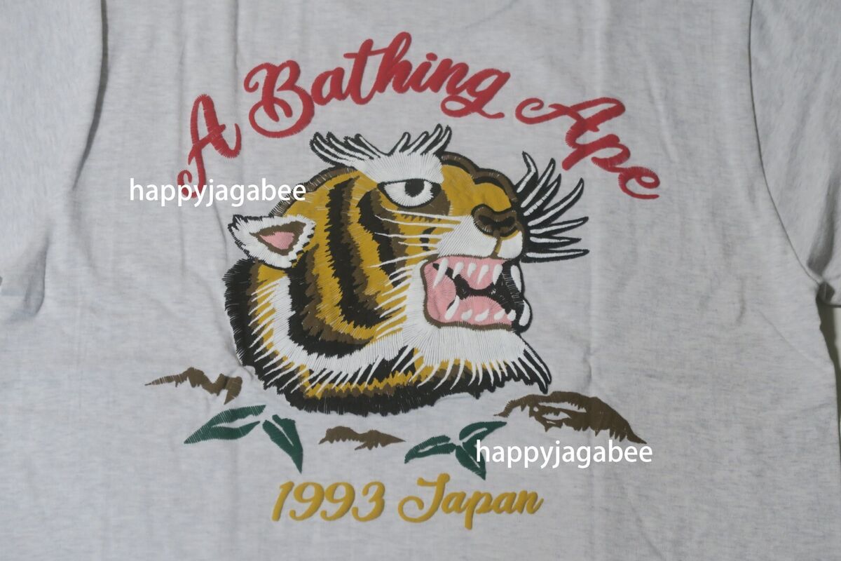 A BATHING APE Men's EMBROIDERY STYLE SOUVENIR LOGO TEE A BATHING APE Men's EMBROIDERY STYLE SOUVENIR LOGO TEE