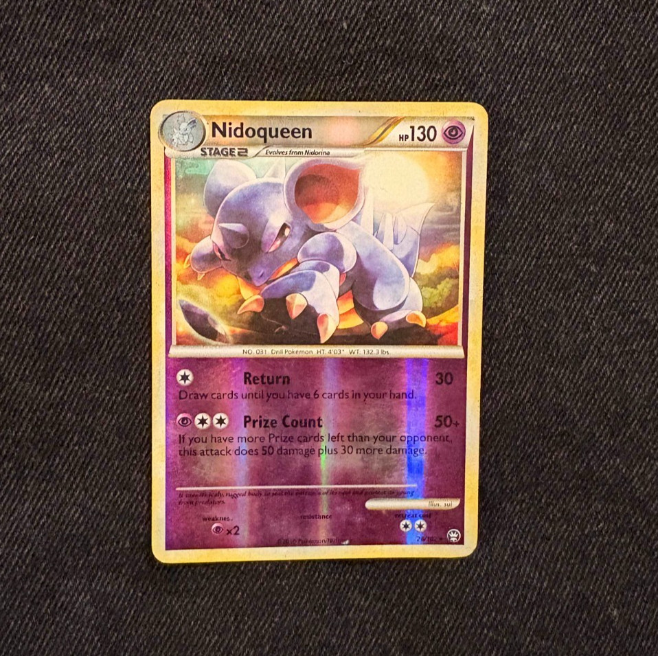 Nidoqueen 28/102 Triumphant Reverse Holo Pokemon Card 2010