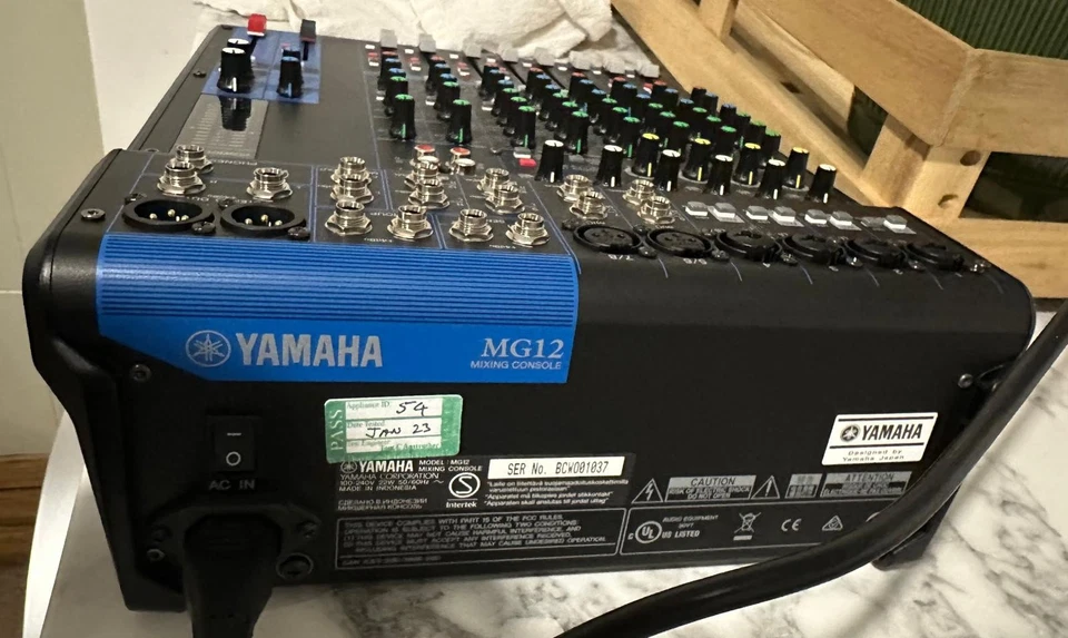 Yamaha MG12 - 12 Channel  Analogue Mixer - Image 4 of 4