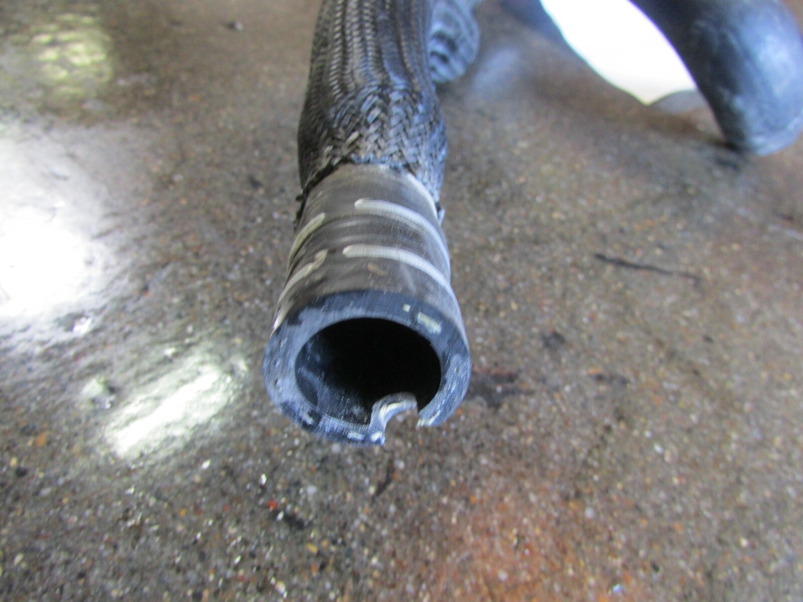 Maserati Ghibli, Water Hose/Pipe Engine to Radiator, Used, P/N 670003618