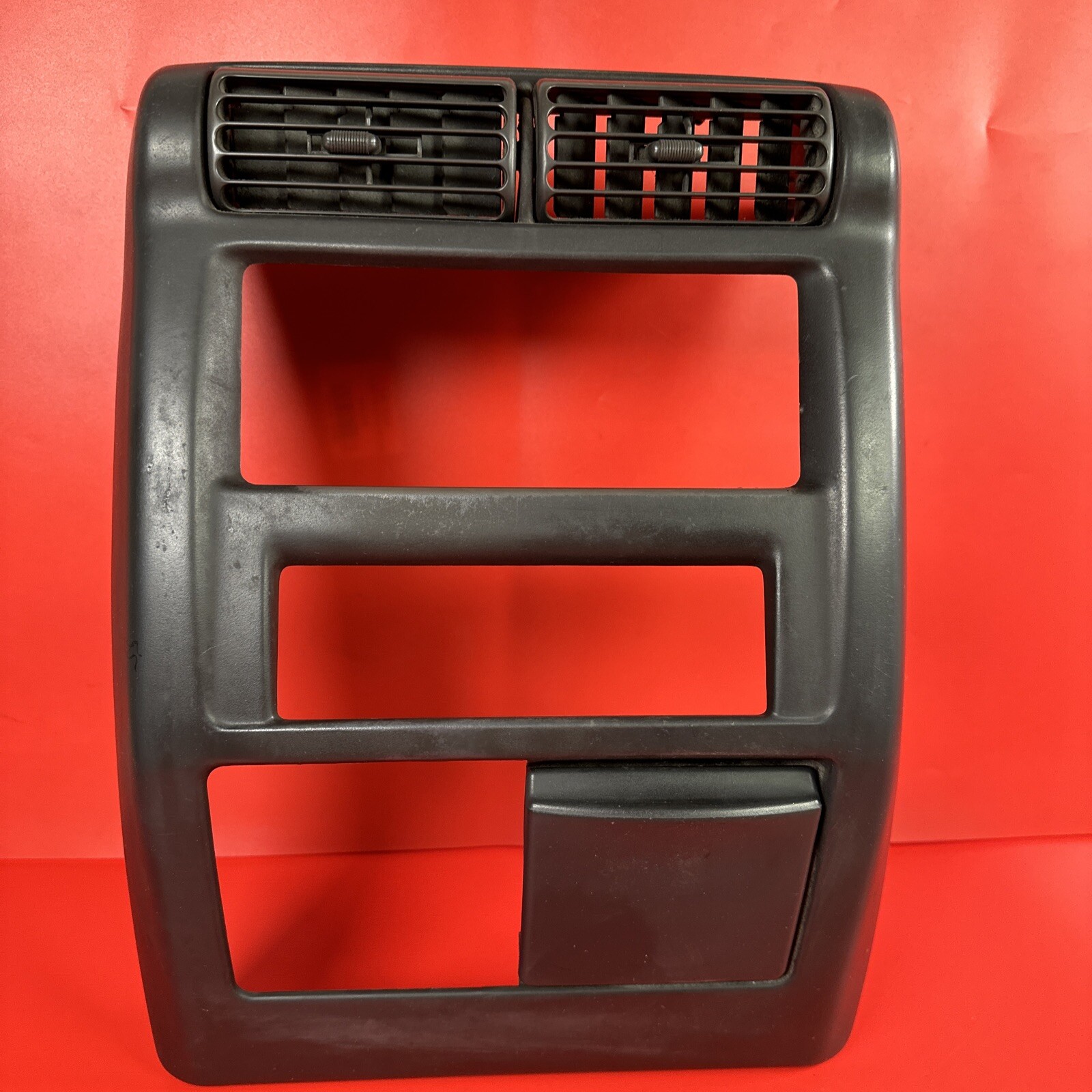 9702 JEEP WRANGLER TJ DASH CENTER RADIO BEZEL W/ ASHTRAY & CENTER